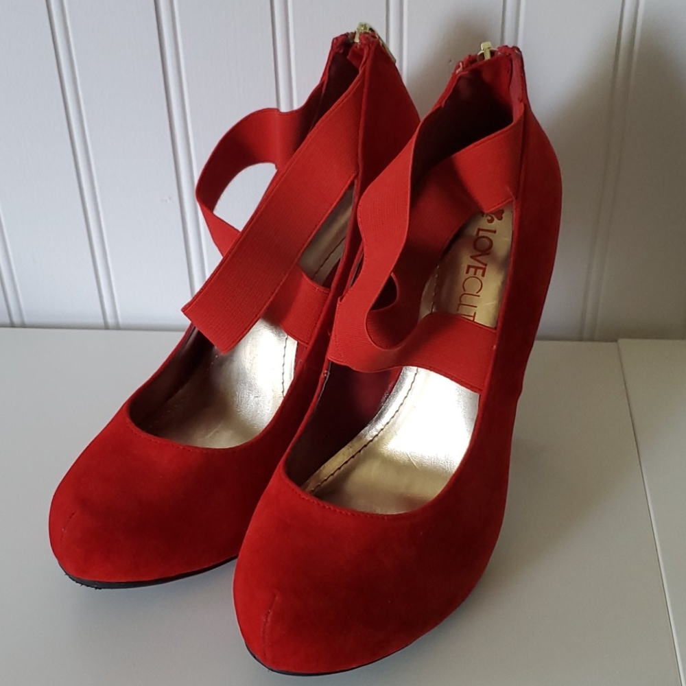 NWOT Love culture heels